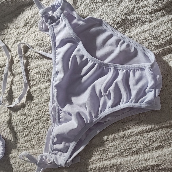 Swimsuit size small - two piece - Picture 5 of 6